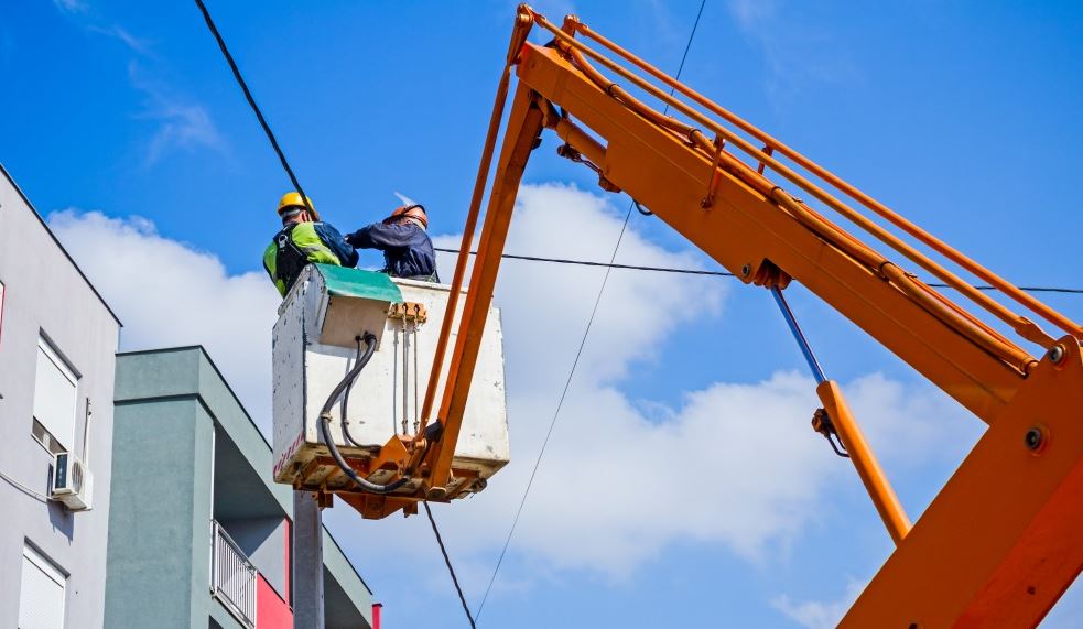 mewp operators working